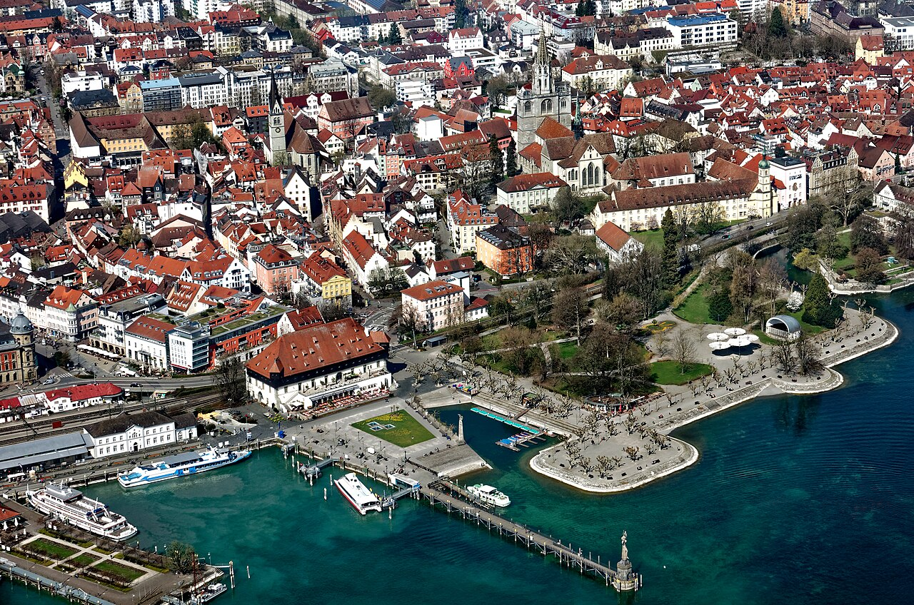 Главной базой фон Цеппелина по строительству дирижаблей изначально был старинный город Констанц на берегу Боденского озера у швейцарской границы