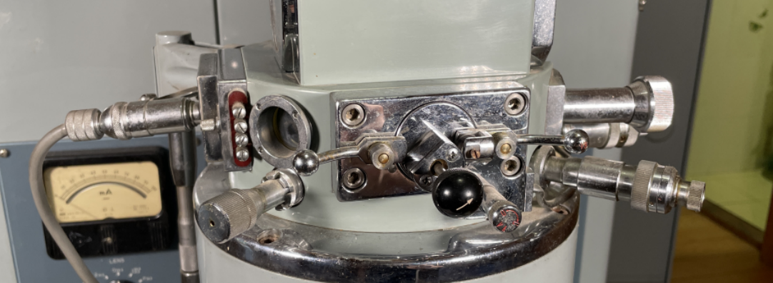 Specimen stage controls