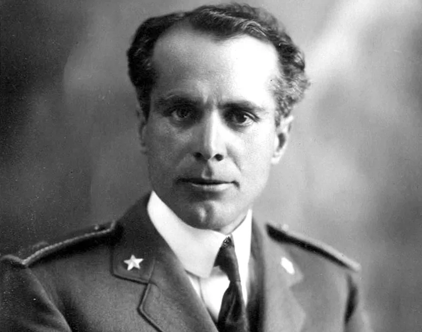 Умберто Нобиле в униформе офицера королевской армии Италии