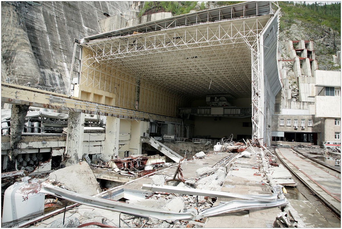 Machine hall completely destroyed