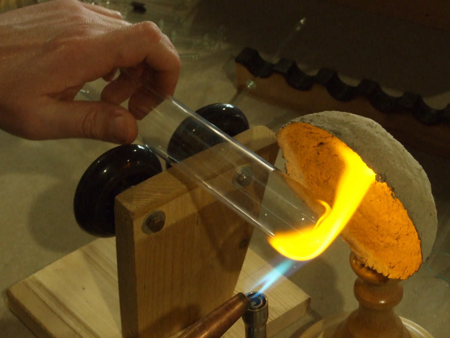 Forming the bottom of the bulb