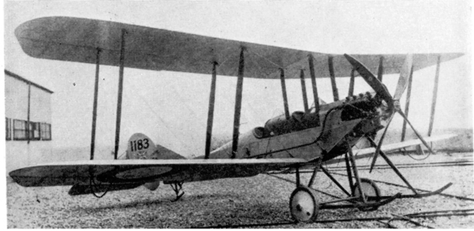 Биплан Royal Aircraft Factory B.E.2c — именно на таких, устаревших к середине 1915 года, самолётах британские лётчики пытались перехватывать немецкие цеппелины над Лондоном