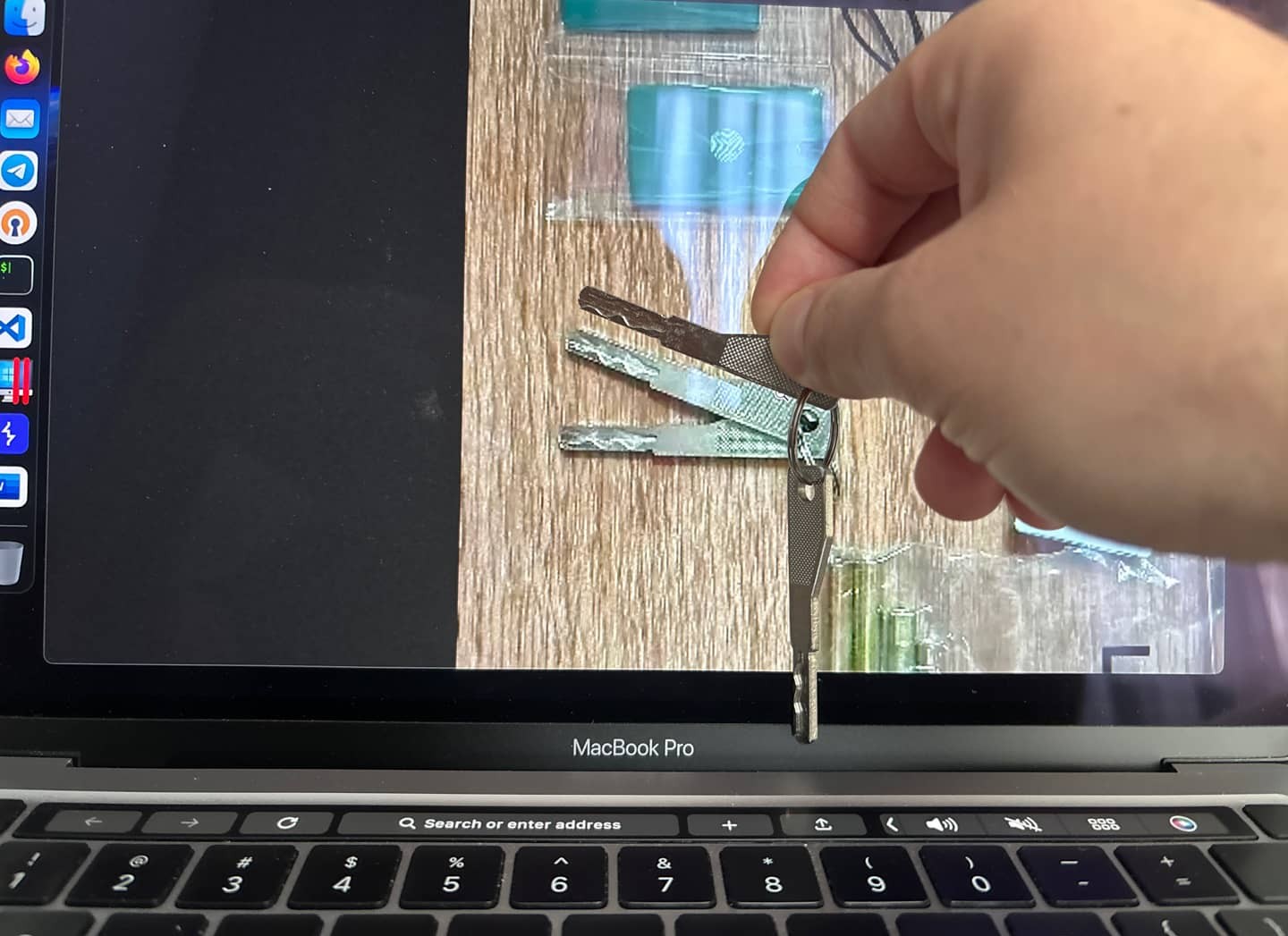 Shorting contacts with needles