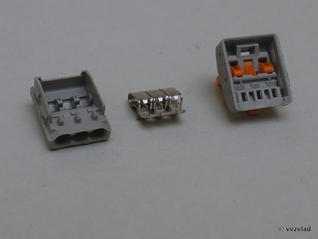 Combined stripping and crimping tool