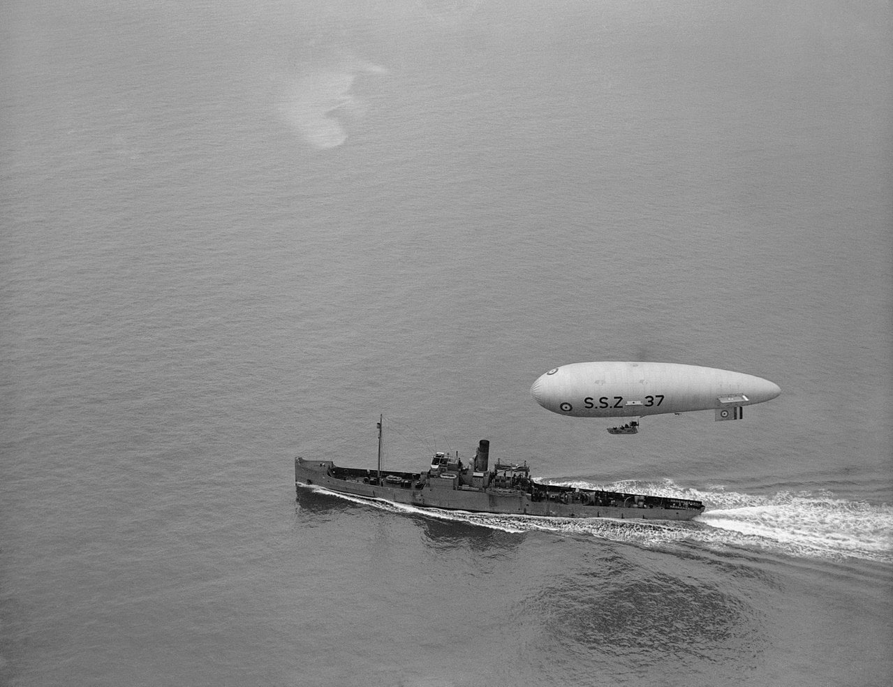 Британский морской патрульный мини-дирижабль SSZ-37