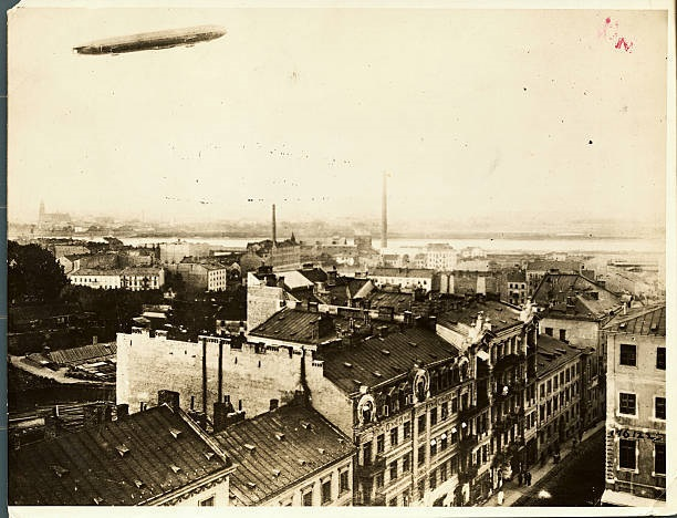 В Российской империи самой трагичной для мирных жителей стала бомбёжка Варшавы цеппелином (не вполне ясно, каким, возможно, австрийским SL-II) 19 октября 1914 года: погибли 19 человек, ещё 38 получили ранения. При остальных налётах на город дело в основном ограничивалось ранеными.