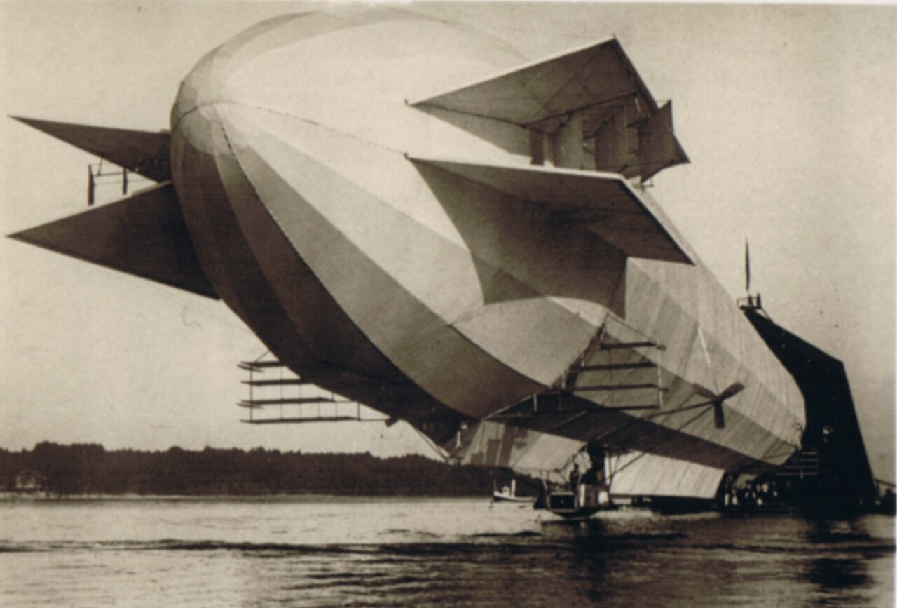 Начиная с LZ-3, дирижабли фон Цеппелина имели выраженные воздушные рули и стабилизаторы
