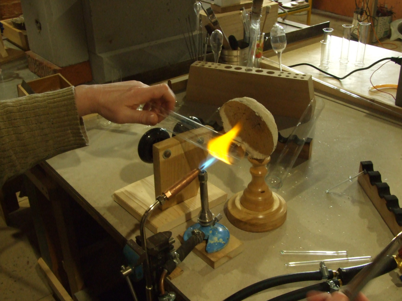 Cutting and preparing glass tubes